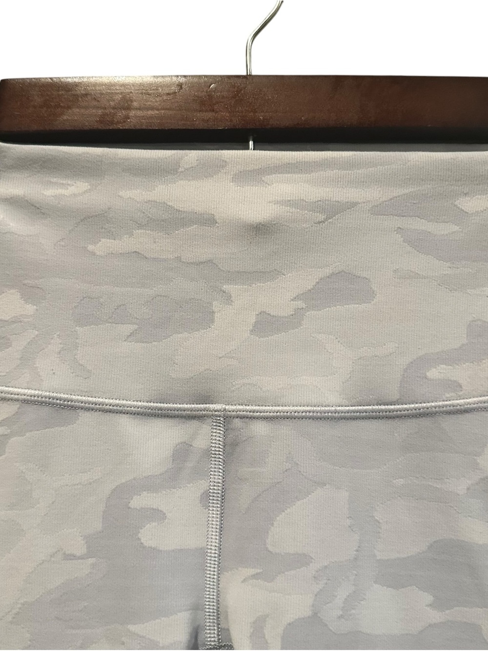 LULULEMON Wunder Under HR Short 10” Alpine White Gray Camo Ribbed Biker Size 0 - Picture 2 of 10